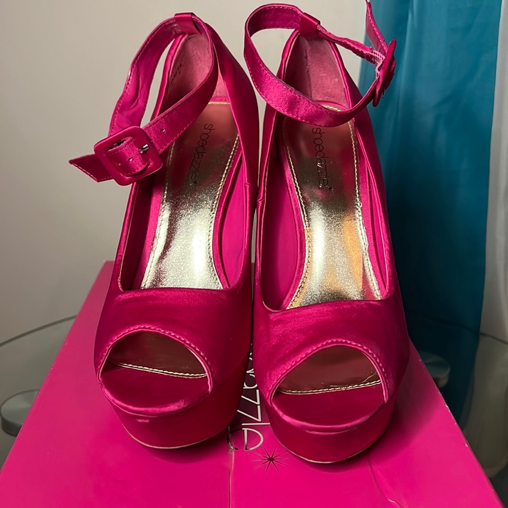 Shoe Dazzle Fuschia Peep Toe Heel